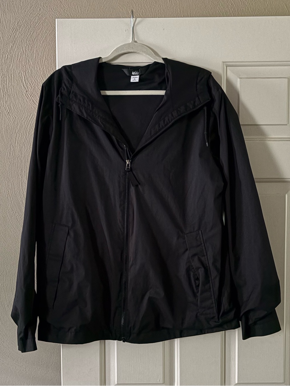 REI Co-op Men’s Lightweight Windbreaker Rain Jacket. Size Medium.